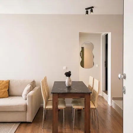 Apartment Port View 1 Bedroom With Sofa Bed, Buka Hospitality